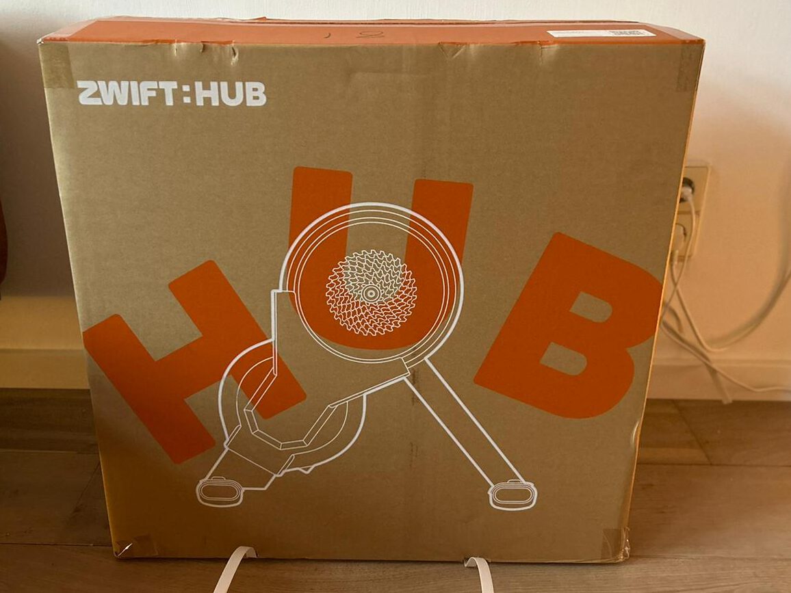 Zwift Hub in de doos, zo wordt ie thuis geleverd